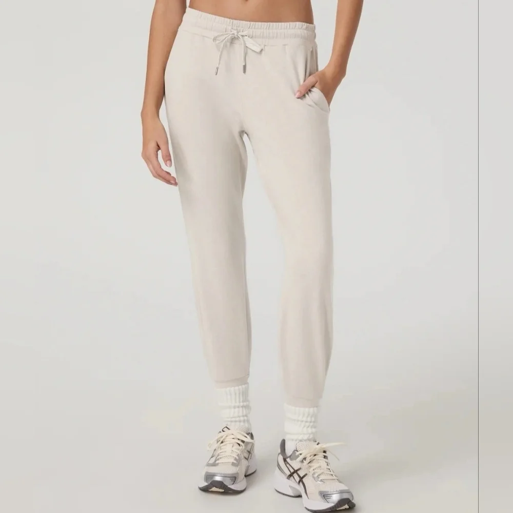 NWT VUORI WOMEN’S PERFORMANCE JOGGER - Picture 1 of 9
